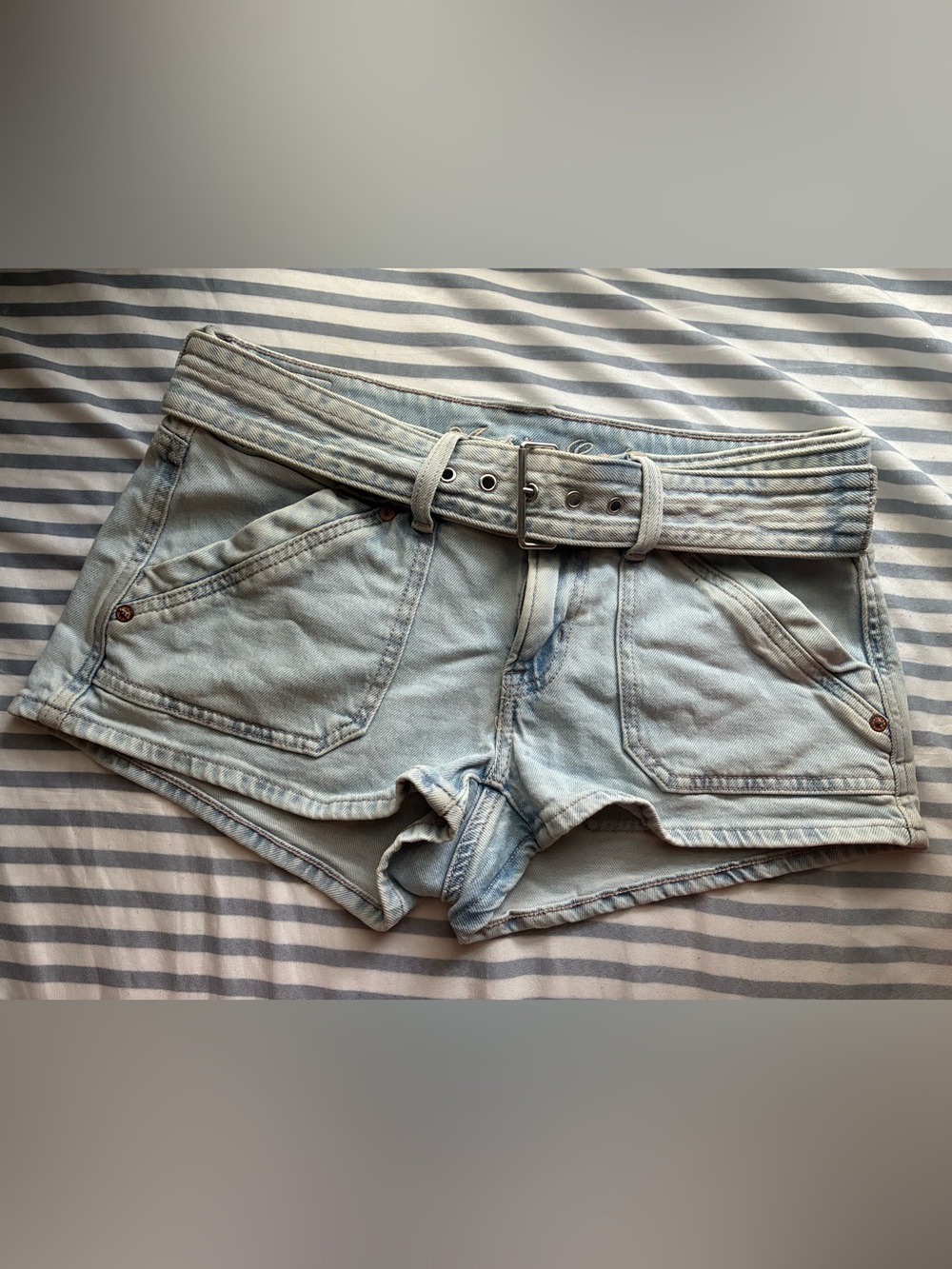 American Eagle Outfitters Light Blue Denim Boyfriend Shorts with Matching Belt